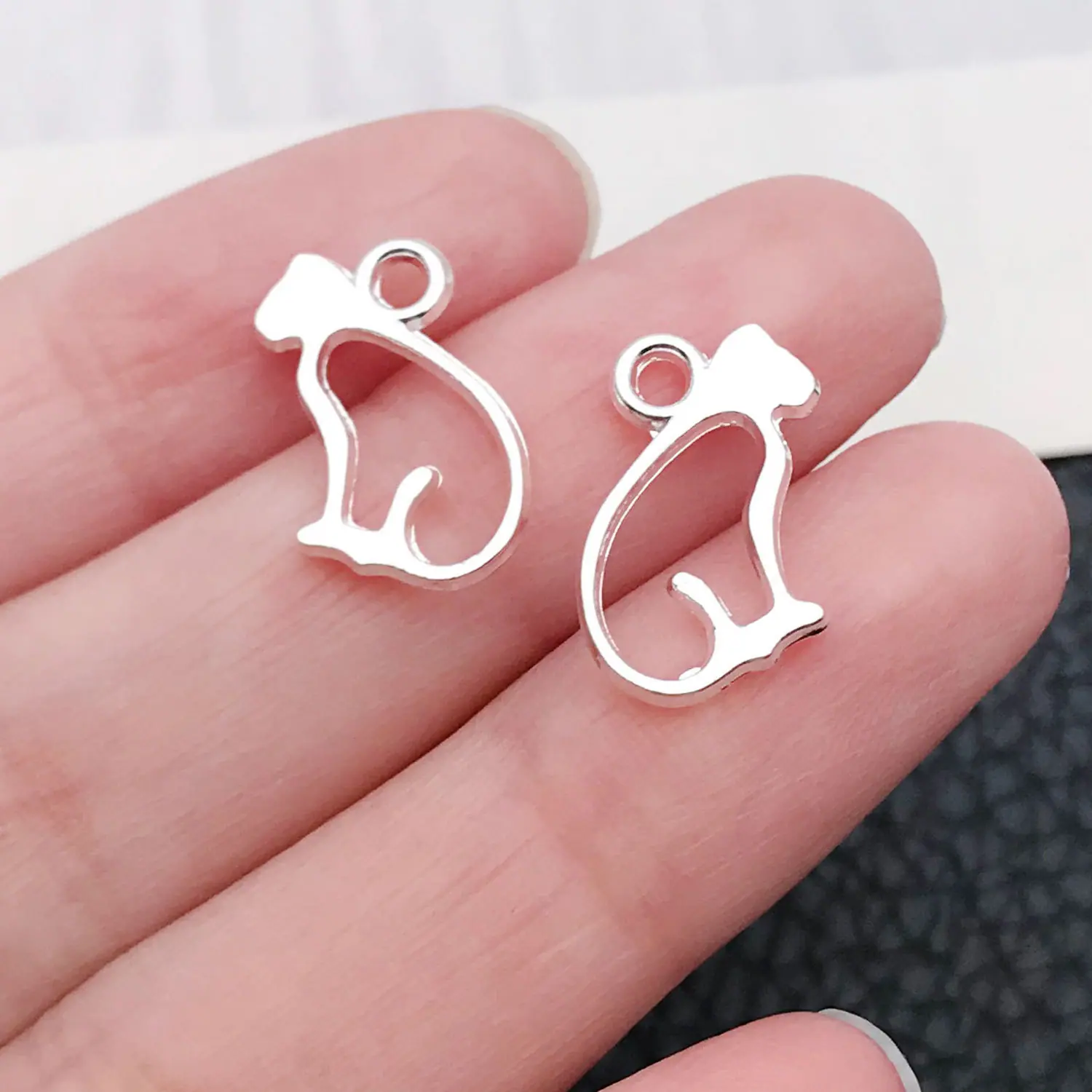 20655-M-亮银锌合金空心猫15x10mm-0.6g