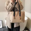 Bolso Tote de Gran Capacidad para el Trabajo Moda Tendencia Nuevo Retro Versátil Bolso de Hombro Bolso de Mano de Gamuza para Mujer
