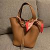Bolso Estilo Nuevo 2023 Cesta de Verduras Bolso de Mujer para llevar Bolso Cubo de Piel de Vaca Gran Capacidad Versátil Nicho Bolso de Mano de Gama Alta