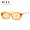 Nuevas Gafas de Sol de Moda Moderna 2708 Gafas Europeas y Americanas Versátiles para Hombres y Mujeres Gafas Transfronterizas Personalizadas para Sesión de Fotos Callejeras