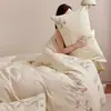 Juego de ropa de cama de lujo de cuatro piezas 100% algodón de fibra larga, bordado de satén de algodón puro, diseño floral fresco estilo pastoral