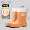 Sapatos de água da moda galochas botas curtas com cadarço impermeáveis femininas de cano médio antiderrapantes resistentes ao desgaste sapatos de borracha para cozinha galochas femininas quentes