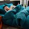 Estilo Lujo Ligero Invierno Color Sólido Leche Polar Cálido Juego de Cama de Cuatro Piezas Funda de Edredón de Franela Doble Cara Sábana Ajustable Ropa de Cama Más Juego de Polar