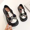 Moda Bebê Feminina Sapatos Individuais com Strass Verão 2025 Novo Estilo Coreano Borboleta Princesa Casual Sapatos de Couro Sapatos Infantis