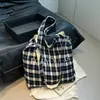 Bolsa Transversal de Ombro Único com Estampa Xadrez Novo Estilo Transfronteiriça para Mulheres, Estilo Artístico, Versátil, Grande Capacidade, Leve, Bolsa Tote Simples