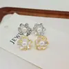 Nuevos Pendientes de Perla de Agua Dulce Natural con Diseño de Flor Gota de Aceite S925 Diseño de Nicho Retro de Alta Gama Pendientes de Perla de Zhuji