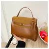 Bolsas de Designer de Nicho para Mulheres 2025 Nova Moda Outono e Inverno Bolsa de Mão Bolsa de Ombro Retro de Alta Qualidade Versátil Bolsa Transversal