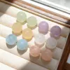 Aretes de Tachuela Coloridos con Forma de Bollo para Mujer 2026 Estilo Nuevo Pendientes de Color Caramelo de Gama Alta Dulces y Versátiles Pendientes para el Día a Día Modernos