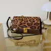 Bolso de hombro de nicho retro transfronterizo nuevo para mujer, bolso de mano versátil de alta gama, bolso elegante para el antebrazo para ir al trabajo