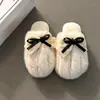 Pantufas Fofas e Peludas para Mulheres 2026 Outono/Inverno Antiderrapante Solado Plano Laço Pantufas Fofas para Casa