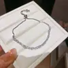 ¡Historia de Flores Azul Marino! Pulsera de Flor de Circonita para Mujer, Lujo Ligero, Sensación de Alta Gama, Accesorio de Mano Elegante y Versátil al por Mayor