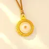 Nuevo Estilo Oro Chapado Antiguo Diamantes Incrustados Jade Blanco Hebilla de Paz Brújula Colgante Vintage Giratorio Hueco Collar Fuente de Suministro para Transmisión en Vivo