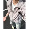2026 Nueva Chaqueta Holgada Transpirable con Protección Solar, Abrigo de Malla Rayada para Hombre, Estilo Delgado de Verano, Top Súper Elegante y Fresco