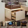 Mesita de noche de madera maciza estilo medieval con caja fuerte integrada, nuevo modelo 2026, lujo ligero, sensación de alta gama, mini caja fuerte antirrobo para uso doméstico