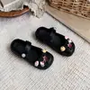 Compatible con accesorios para zuecos Crocs, camelia con estampado de leopardo, dijes de zapatos del Gato KT, hebillas de zapatos DIY, accesorios desmontables, decoraciones