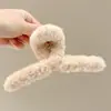 Pinza para el pelo de felpa con lunares de alta gama 2026, Pinza de tiburón moderna y exquisita para mujer, Versátil para el uso diario y el trabajo, Accesorio para el cabello