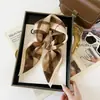 Nuevo pañuelo cuadrado pequeño estampado de 68*68, pañuelo para el cuello para mujer, pañuelo de seda de alta gama para primavera y verano, pañuelo de cabeza cálido para mujer