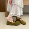 Zapatos Mary Jane Planos de Gamuza con Velcro Estilo Retro de Punta Baja para Mujer 2026, Correa Metálica Única, Estilo Suave Modelo Nuevo