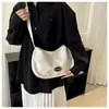 Bolsa Transversal Casual para Estudantes, Novo Estilo Transfronteiriço, Bolsa Simples e Fashion para o Dia a Dia de Mulheres, Versátil Bolsa de Ombro Único em Tecido Oxford Formato Bolinho