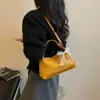 Bolsa com textura tramada feminina 2026 novo outono popular nicho bolsa de ombro único transversal bolsa tote pequena super quente requintada para sair