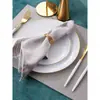 Conjunto de louça descartável para 25 pessoas: pratos de plástico rígido PS com acabamento preto e dourado, pratos brancos, taças de vinho e um conjunto de facas, garfos e colheres