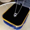 Collar con Colgante de Zirconia en Forma de Corazón y Lazo de Alta Gama, Accesorios para Mujer, Moda de Nicho de Lujo Ligero, Cadena Sencilla y Elegante para la Clavícula