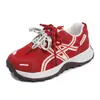 Zapatillas de papá de suela gruesa para mujer de talla grande, diseñadas para hacer que los pies parezcan más pequeños, nueva colección otoño 2026, cómodas zapatillas deportivas de malla para entrenamiento y uso casual estilo alemán