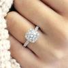 Anillo de compromiso con diamantes de imitación de ocho corazones y ocho flechas con baño de platino de 18 quilates, muy vendido en Europa y América.