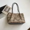 Bolsa Tote Nova Outono 2026 Estilo Coreano Moda Retrô Estampa de Leopardo Grande Capacidade para o Dia a Dia Nicho Ombro Único Transversal