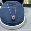 Colar Versátil de Ouro 18K de Luxo de Alta Qualidade para Mulheres com Toque Premium, Presente Perfeito para Namorada, Colar com Fecho de Ferradura de Rubi Edição Limitada Fred