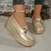 Zapatos Casuales de Talla Grande Transfronterizos Zapatos Individuales Cuña Slip-on Europeos y Americanos Zapatos Perezosos Suela Gruesa Hebilla Metálica Mocasines Mujer