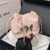 Bolsa Pequena Tendência Corrente Primavera 2025 para Mulheres, Bolsa Transversal Borboleta com Design de Nicho, Bolsa de Ombro Estilo Balde Casual, Estilo Coreano