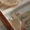 Um Par de Brincos de Pérola com Design Único, Brincos de Luxo em Ouro, Novo Estilo Transfronteiriço, Brincos de Luxo Leve e Elegantes para Mulheres