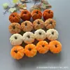 Decoraciones de calabaza de terciopelo artificial transfronterizas, adornos decorativos festivos de calabaza colorida envuelta en tela para Halloween, en stock al por mayor