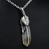 Guerrero de Acero Personalidad Vintage Joyería para Hombres y Mujeres al por Mayor Colgante Takahashi Wulang Colgante de Collar de Pluma de Acero Inoxidable