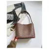 Cross226 Bolso Cubo Nuevo Tejido a Mano Retro Lujo Ligero Alta Apariencia Madre-Hijo Bolso de Hombro Único de Moda para Mujeres