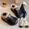 Zapatos de algodón para niños, nuevo estilo invierno 2025, botas de nieve con forro polar antideslizantes para niños, zapatos de piel cálidos con suela suave para niñas