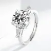 Transmisión en Vivo Anillo de Diamante Clásico de Cuatro Garras Superventas 4 Quilates Chapado Plata 925 Imitación Moissanita Anillo Estilo Lujo Accesible Anillo de Alta Gama