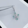 Pendiente de Barra Recta de Acero Inoxidable 316L Pendientes de Moda con Diseño de Cruz Verde Esmeralda Joyería para Lóbulo Perforado Versátil