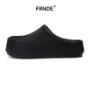 Pantuflas para uso exterior, estilo slip-on para parejas, EVA de alta calidad con textura de arco 3D, pantuflas perforadas de punta cerrada estilo Birkenstock