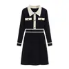 Novo vestido elegante estilo francês para outono e inverno com gola estilosa, vestido preto de tricô acinturado