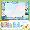 Lienzo de Agua Manta de Aprendizaje Mágica de Agua Tela de Escritura con Agua Pintura para Niños Manta de Pintura Mágica con Agua Transparente de Gran Tamaño Grafiti Repetido