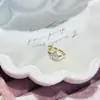 Brincos de broche em formato de trevo de quatro folhas, frescos e simples, clássicos e versáteis, com design de luxo leve e fecho de borda
