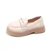 Otoño 2026 Nuevo Estilo Zapatos Pequeños de Cuero Estilo Británico para Niñas Zapatos Casuales Versátiles Negros para Niños Mocasines de Desempeño para Estudiantes