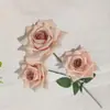 Rosa artificial de 3 cabezas con borde rizado, arreglo floral de decoración de boda en relieve estilo europeo, rosa de esquina texturizada