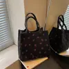 Bolsa Cesta de Veludo Tendência deste Ano para Mulheres 2026 Nova Moda Bolsa Saco Estilosa Versátil Pequena Bolsa Transversal