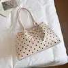 Nova bolsa de mão elegante com bolinhas para mulheres, bolsa de balde de nicho da moda para o dia a dia, bolsa de ombro e transversal para comércio transfronteiriço