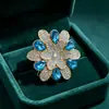 Broche de Flor de Diamante Multicolor de Múltiples Capas para Industria Pesada Aleación Incrustada con Pedrería de Gota de Agua Colorida Pin para Traje Qipao Vestido de Noche