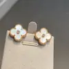 Nuevos Pendientes de Trébol de Cuatro Hojas con Diamante para Mujer Acero de Titanio 18K No se Desvanecen Versátiles Populares Pendientes de Nácar Versión Alta