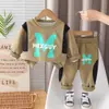 Conjunto de Roupa para Meninos Primavera e Outono 2026 Nova Moda Infantil Roupinhas de Bebê Casuais Estilo Coreano Letra Grande Conjunto de Duas Peças
